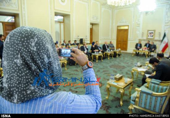 عکس: پوشش نماینده زن پارلمان اروپا در ایران