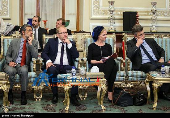عکس: پوشش نماینده زن پارلمان اروپا در ایران