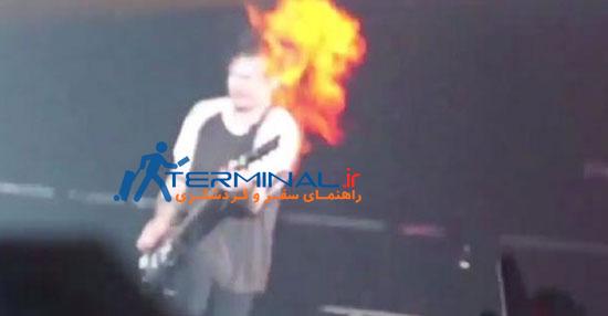 آتش گرفتن سر گیتاریست در کنسرت! +عکس