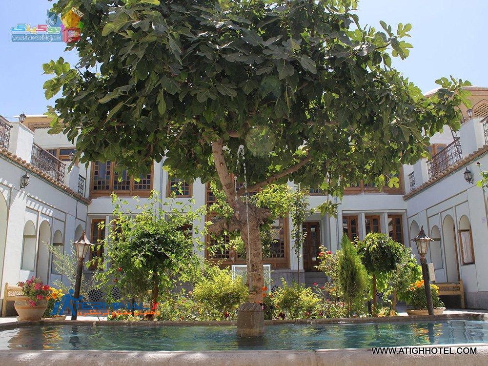 atigh-hotel-isfahan-garden.jpg (1000×750)