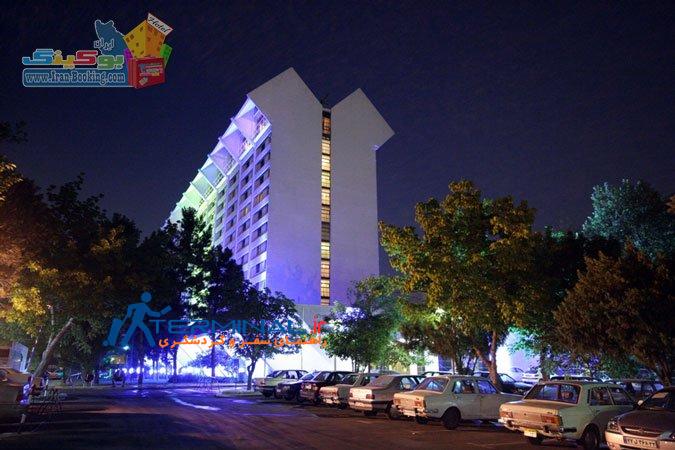 lale-hotel-tulip-tehran-night.jpg (675×450)