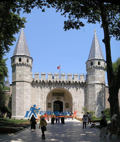 http://terminal.ir/wp-content/uploads/2015/12/507px_Gate_of_Salutation_Topkapi_Istanbul_2007_Pano.jpg